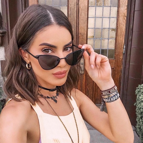 ✨NWT✨ QUAY Lady Luck Oversized Cat Eye Sunglasses in Black Smoke main image 4